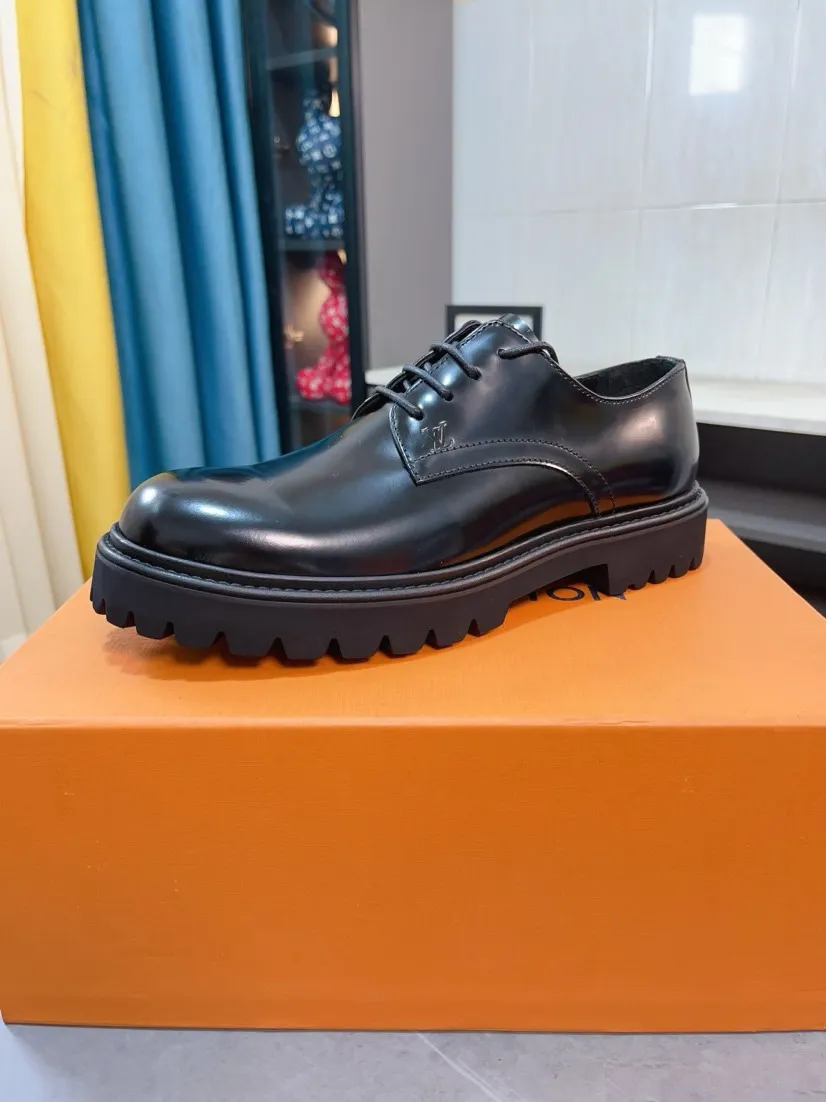 Men's shoes💰 660🌹🌹High version [LV] Louis Vuitton's popular casual leather shoes🎖Fashionable and elegant🎖🎖Material: Original imported open-edge beaded cowhide, washed cowhide leather lining, original open-molded rubber outsole, high-end and classy, ​​elegant quality, instantly transforming into a handsome man when you step on the foot❤❤Standard\nNumber of sizes: 39-44, 38, 45 customized